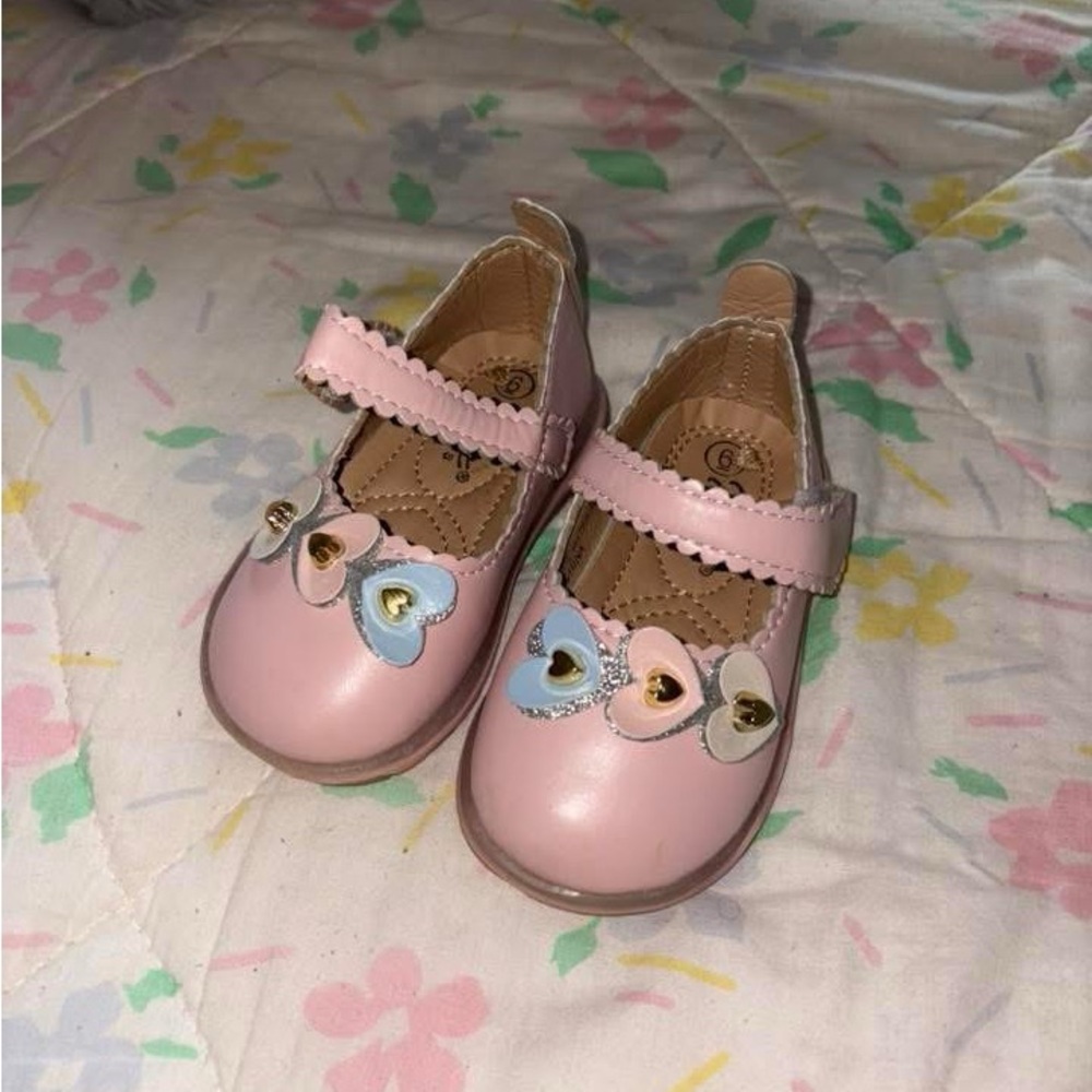 Pink Heart-Adorned Kids Shoes